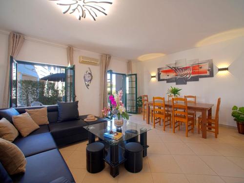 Posezení v ubytování Holiday Home De Verão by Interhome