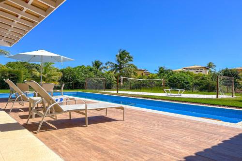 Bazén v ubytování Casa com piscina na Costa do Sauípe BA nebo v jeho okolí