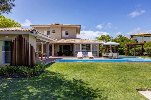 Bazén v ubytování Casa com piscina na Costa do Sauípe BA nebo v jeho okolí