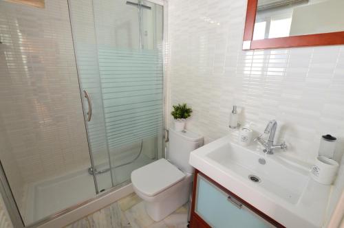 Koupelna v ubytování Mirador De Mijas Penthouse Apt Blq 2