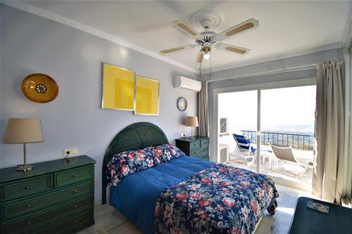 A bed or beds in a room at Stunning Views Mirador de Mijas Apt