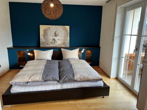 מיטה או מיטות בחדר ב-Chiemgauer Ferienhaus