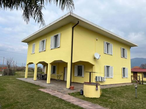 a large yellow house with a large porch at Bed and Breakfast Elisa in Sonnino