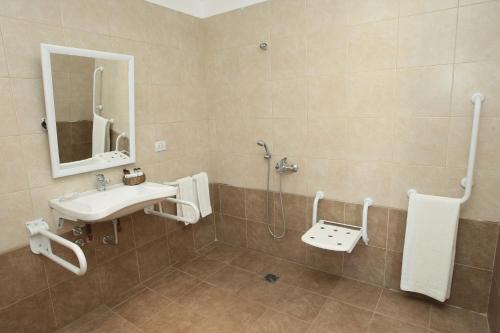 Et badeværelse på Nawan Resort Serrano