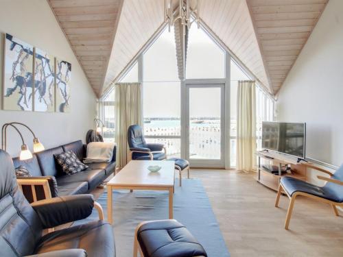 Oleskelutila majoituspaikassa Holiday Home Allette - 10m from the sea in Bornholm by Interhome