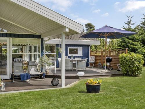 Zahrada ubytování Holiday Home Frithlef - 900m from the sea by Interhome
