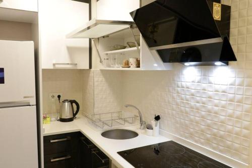 A kitchen or kitchenette at Fully Equiped Apartment Istanbul - Zarif-28