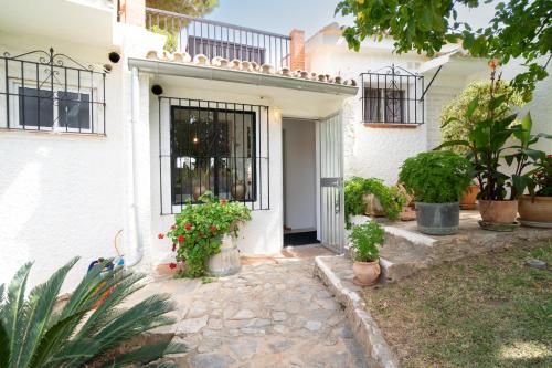 Gallery image of Casa Ancladero Big rooftop terrace, 2 bedroom guesthouse w garden and view in Fuengirola