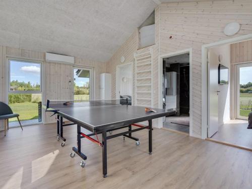 Stolní tenis v ubytování Holiday Home Elsebet - 600m from the sea by Interhome nebo okolí