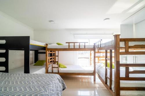 a dorm room with bunk beds in it at Hotel Cabañas Villa Roca, Rodadero in Santa Marta