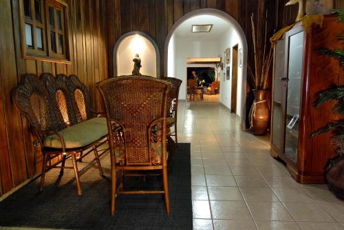 a hallway with a row of chairs and a table at Hotel Mozonte in Managua