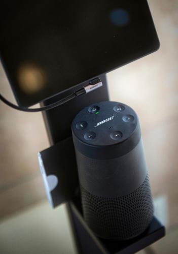 a speaker sitting on top of a desk at Relais Balcone di Giulietta in Verona