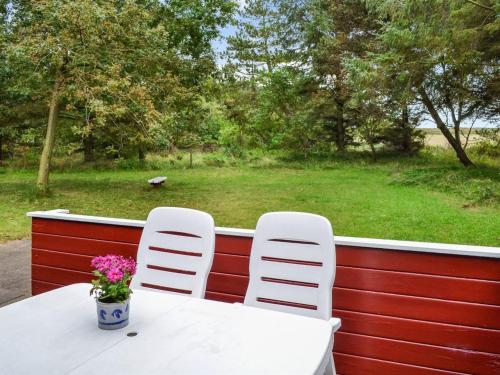 Zahrada ubytování Holiday Home Odsten - 1km from the sea by Interhome