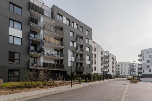 an empty street in front of an apartment building at Chill Apartments Airport Ursynów in Warsaw