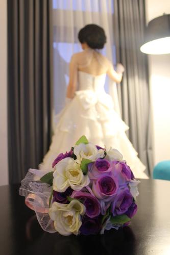 a woman in a wedding dress and a bouquet of flowers at Ibis Styles Jakarta Mangga Dua Square in Jakarta