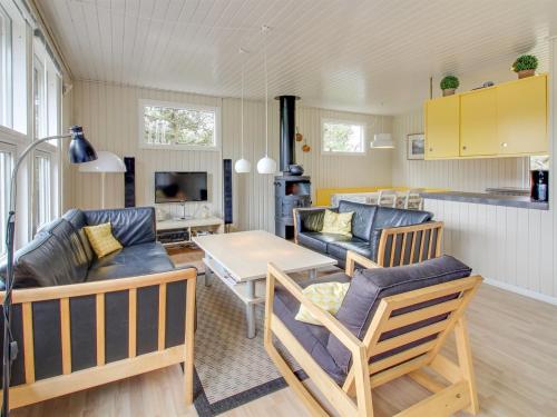 Posezení v ubytování Holiday Home Nanouk - 500m from the sea by Interhome