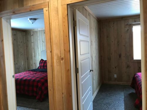 Family Cabin Unit 8 – Photos 5