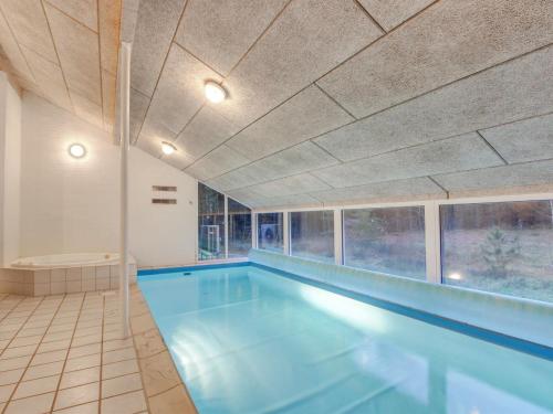 Bazén v ubytování Holiday Home Jensen - 700m to the inlet in Western Jutland by Interhome nebo v jeho okolí