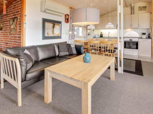 Kuchyň nebo kuchyňský kout v ubytování Holiday Home Dalia - 200m from the sea by Interhome