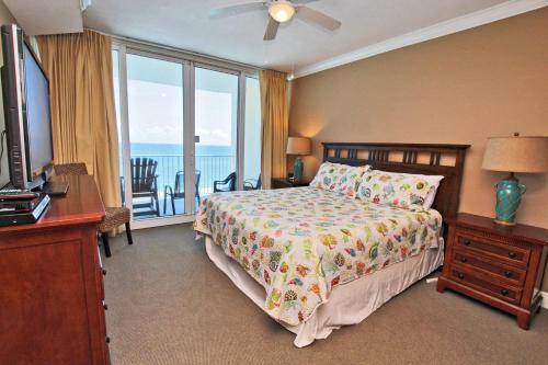 ガルフ・ショアーズにあるSan Carlos 701のベッドルーム1室(ベッド1台付)が備わります。