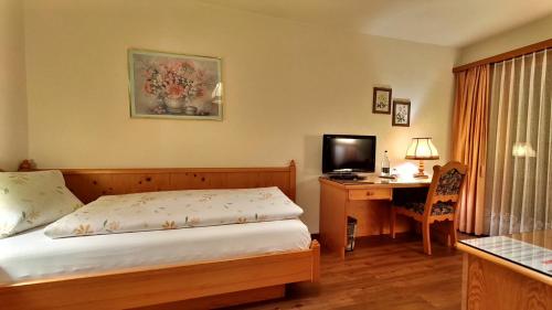Ein Bett oder Betten in einem Zimmer der Unterkunft Hotel Cresta