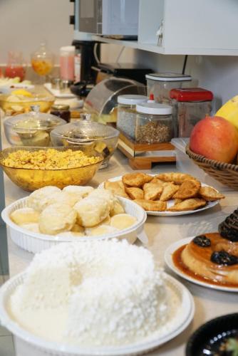Makanan di atau berdekatan rumah tamu ini