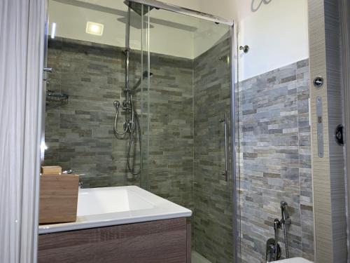 Un baño de Porto Coda Cavallo Salina Bamba