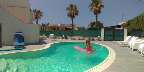 Πισίνα στο ή κοντά στο "The Pearl of Sicily" with new salt pool 50m from the beach