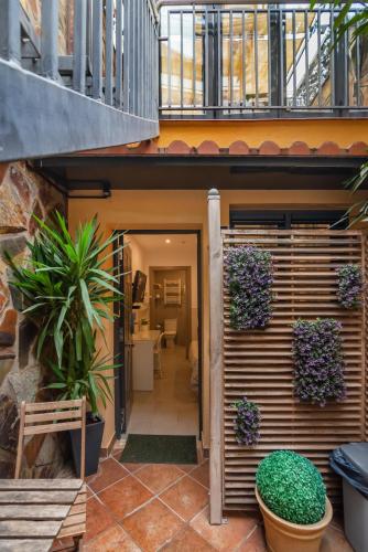 Hostal House