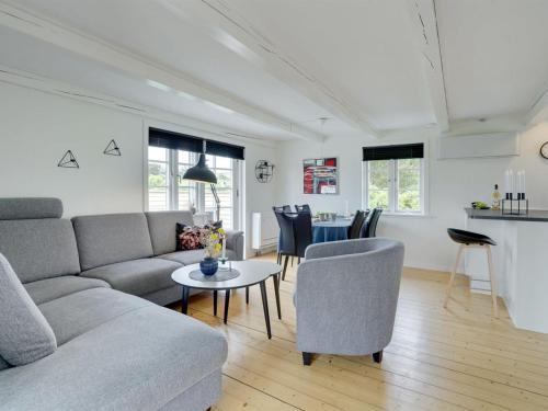 Posezení v ubytování Holiday Home Ulva - 400m from the sea by Interhome