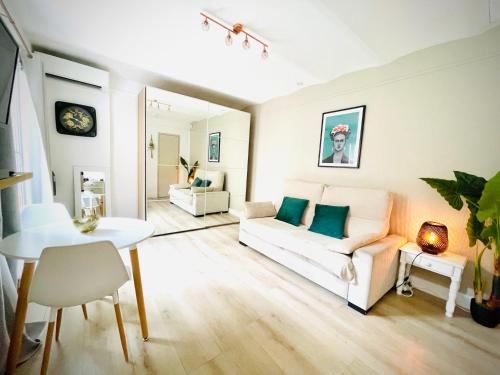 Posedenie v ubytovaní Maisonnette studio bas Suquet, 200m plages, 700m palais, au calme