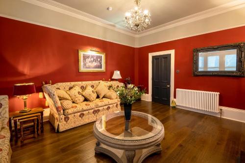 Posezení v ubytování Harrogate Victorian Luxury