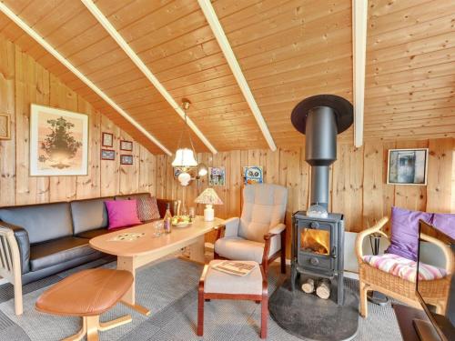 Posezení v ubytování Holiday Home Lonne - 750m to the inlet by Interhome
