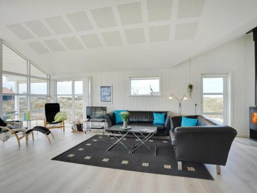 Posezení v ubytování Holiday Home Mauri - 350m from the sea by Interhome