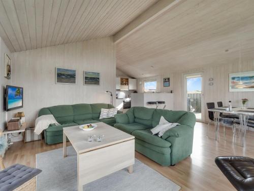 Posezení v ubytování Holiday Home Suometar - 400m from the sea by Interhome