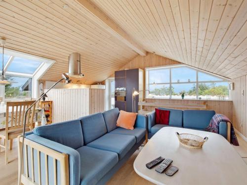 Posezení v ubytování Holiday Home Viktorija - 800m from the sea by Interhome