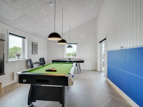 Biliár nebo kulečník v ubytování Holiday Home Markku - 400m from the sea by Interhome