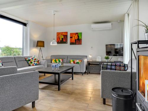 Posezení v ubytování Holiday Home Dome - 750m from the sea by Interhome