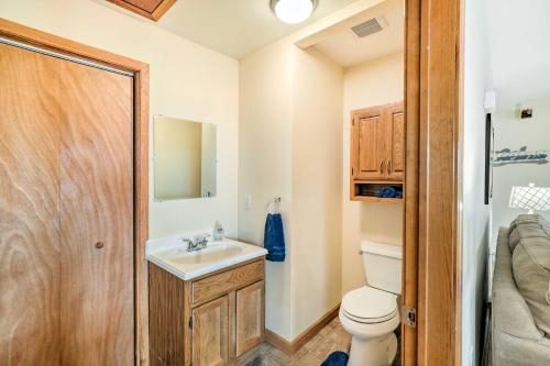 een badkamer met een wit toilet en een wastafel bij Updated Home with Lake Views on Cayuga Wine Trail! in Ovid
