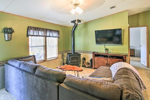 Billede fra billedgalleriet på Private Hill Country House with Deck on 7 Acres! i Luckenbach