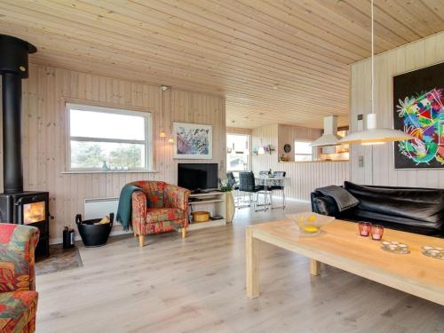 Posezení v ubytování Holiday Home Troels - 750m from the sea by Interhome