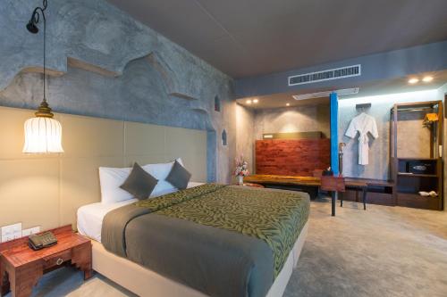 Patong Signature Boutique Hotelにあるベッド