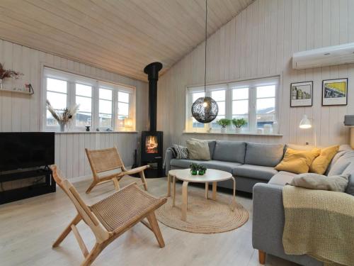 Posezení v ubytování Holiday Home Agate - 250m from the sea by Interhome