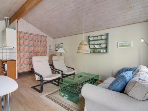Posezení v ubytování Holiday Home Fritzy - 75m from the sea by Interhome