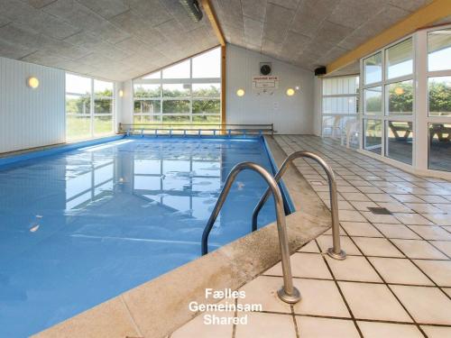 Swimmingpoolen hos eller tæt på Holiday Home Elsemaria - 1-3km from the sea in NW Jutland by Interhome