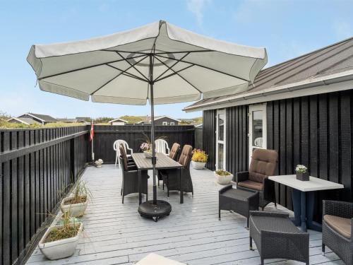 Balkón nebo terasa v ubytování Holiday Home Arwen - 200m from the sea by Interhome