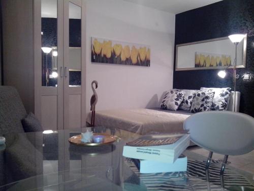Un lugar para sentarse en Location Apartments