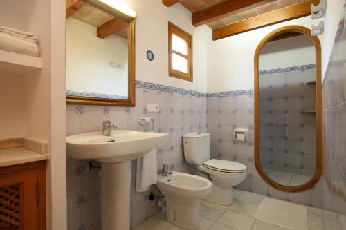 A bathroom at Villa Picarol Petit