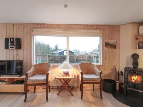 Ruang duduk di Holiday Home Liisi - 500m from the sea in NW Jutland by Interhome