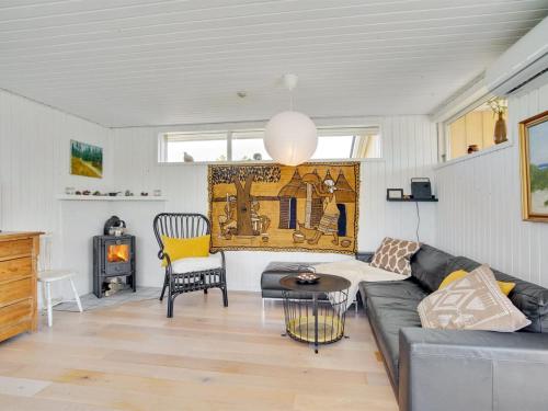 Posezení v ubytování Holiday Home Uffi - 300m from the sea by Interhome